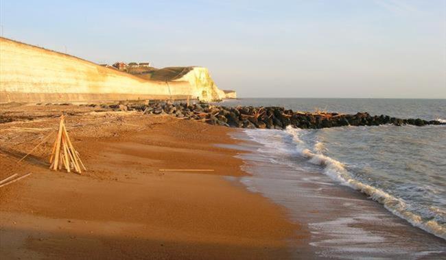 Beach, Hills, Food, Scenic Walks-The Kelp House. Peacehaven Exteriör bild