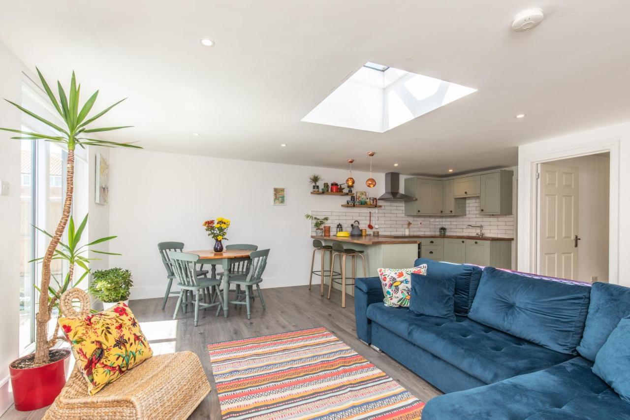Beach, Hills, Food, Scenic Walks-The Kelp House. Peacehaven Exteriör bild