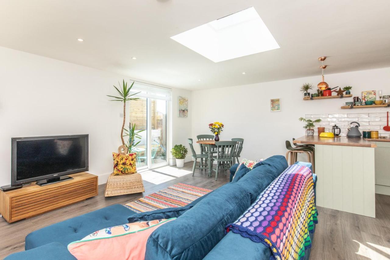 Beach, Hills, Food, Scenic Walks-The Kelp House. Peacehaven Exteriör bild